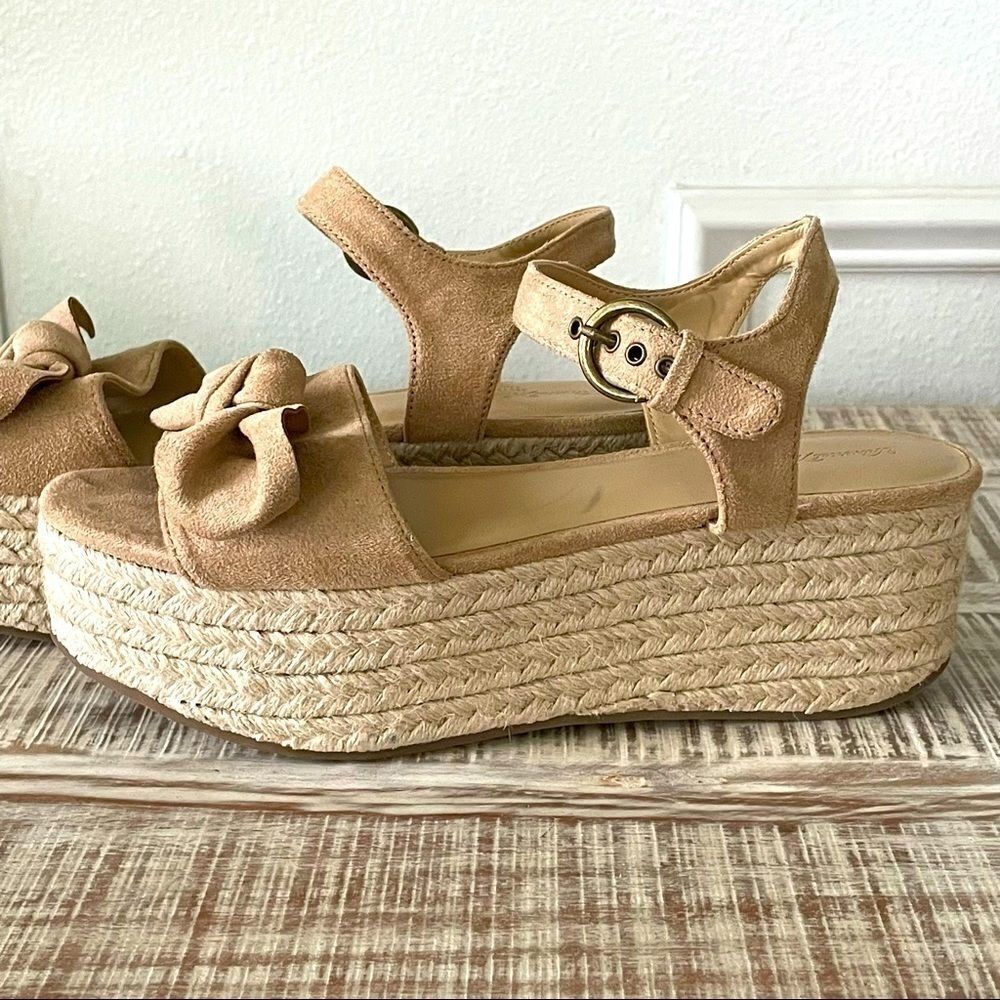 Universal Threads women’s size 8 woven platform shoes
